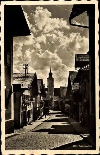 Ak Sonthofen im Oberallgäu Schwaben, Kirche, Straßenpartie