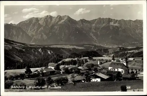 Ak Schönberg im Stubaital in Tirol, Nordkette, Kirche, Wohnhäuser, Berge
