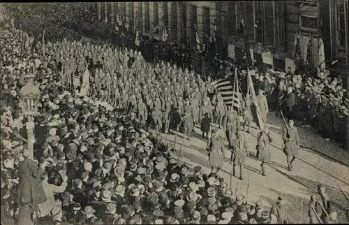 Ak Bruxelles Brüssel, Entrée du Roi et des troupes alliées 1918, Troupes américaines