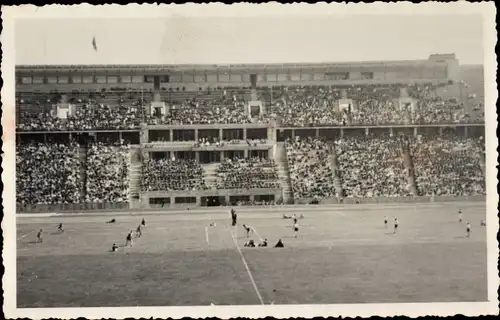 Foto Ak Berlin Charlottenburg, Olympiastadion, Zuschauertribüne, Faustballspiel