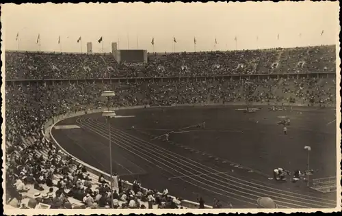 Foto Ak Berlin Charlottenburg, Olympiastadion, Olympia 1936, Zuschauertribüne, Laufbahn