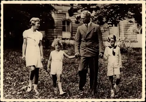 Ak König Leopold III. von Belgien mit seinen Kindern