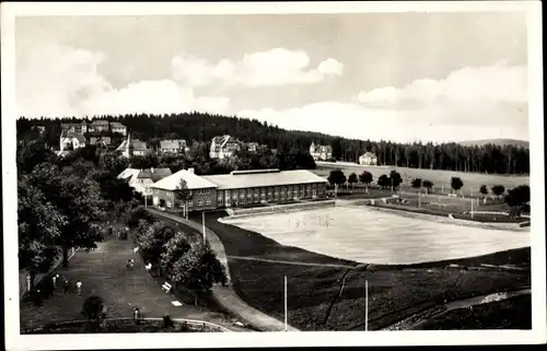 Ak Oberhof im Thüringer Wald, Teilansicht vom Ort, Parkanlage, Wandelhalle, Teich