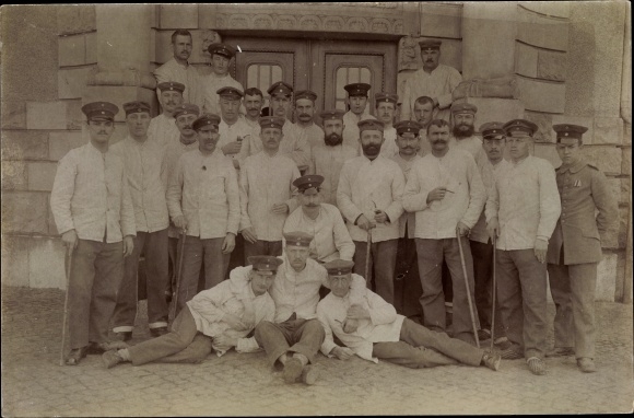 Foto Ak Deutsche Soldaten In Uniformen Gruppenportrait Nr Oldthing Ansichtskarten Geschichte Militar Unsortiert