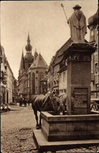 Ak St. Wendel in Saarland, Blick auf den Dom am Wendelinusbrunnen, tränkende Pferde