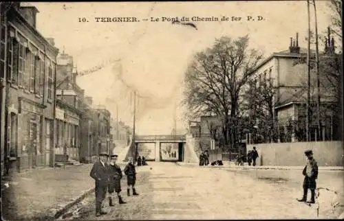 Ak Tergnier Aisne, Le Pont du Chemin de Fer