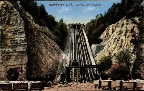 Ak Rüdersdorf bei Berlin, Kalkberge, Tiefbau mit Aufzug, Loren