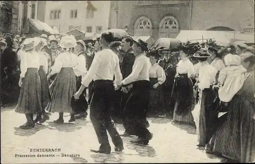 Ak Echternach Luxemburg, Procession dansante, Danseurs 