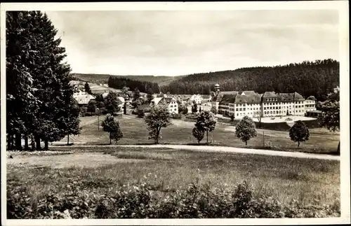 Ak Bernau im Schwarzwald, Kinderheim Schloss Friedenweiler, Panorama vom Ort
