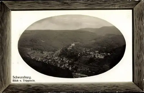 Passepartout Ak Schwarzburg in Thüringen, Gesamtansicht vom Ort, Schloss, Wald, Blick vom Trippstein