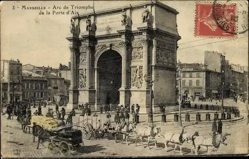 Ak Marseille Bouches du Rhône, Arc de Triomphe, Porte d'Aix, Fuhrwerke