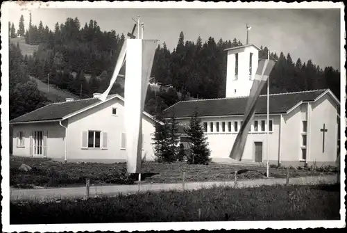 Foto Ak Oberstaufen im Oberallgäu, Kirche, Kirchenbanner