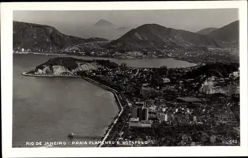 Foto Ak Rio de Janeiro Brasilien, Praia Flamenco e Botafogo, Blick auf den Ort, Berge