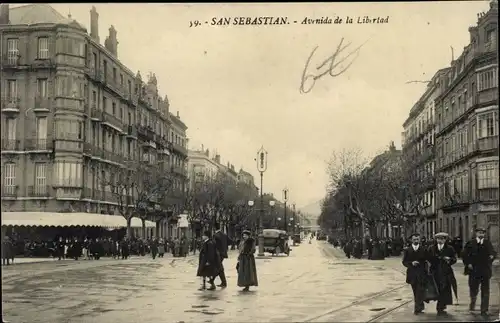 Ak San Sebastian Baskenland, Avenida de la Libertad, Fußgänger, Automobil