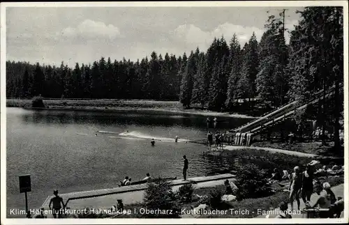 Ak Hahnenklee Bockswiese Goslar, Kuttelbacher Teich, Familienbad, Wasserrutsche, Badegäste, Wald