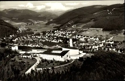 Ak Altenhundem Lennestadt im Sauerland, Missionshaus Maria Königin, Gesamtansicht vom Ort