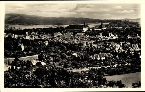 Ak Gotha im Thüringer Becken, Panorama vom Ort, Blick vom Berggarten, Schloss