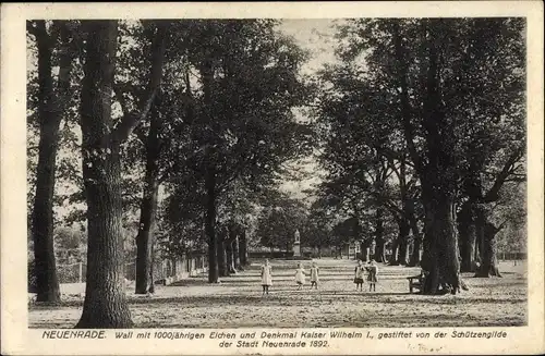 Ak Neuenrade Nordrhein Westfalen, Wall, Eichen, Kaiser Wilhelm I. Denkmal
