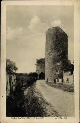 Ak Rabenstein Fläming in Brandenburg, Burg, Außenansicht, Turm, Auffahrt, Personen