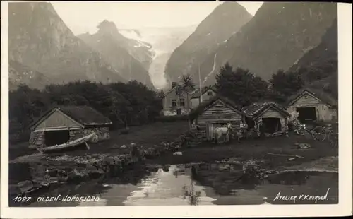 Ak Norwegen, Olden, Nordfjord, Ortschaft mit Landschaftsblick