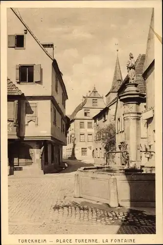 Ak Turckheim Türkheim Elsass Haut Rhin, Place Turenne, La Fontaine