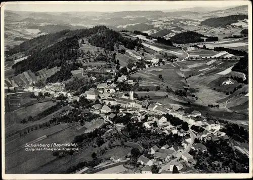Ak Schönberg Niederbayern, Fliegeraufnahme, Ortschaft mit Landschaftsblick