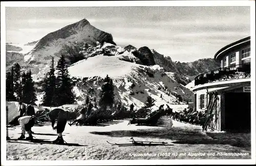 Ak Garmisch Partenkirchen in Oberbayern, Kreuzeckhaus, Alpspitze, Höllentalspitzen, Skifahrer 