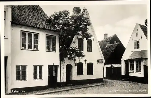 Ak Aabenraa Dänemark, Wohnhäuser, Straßenpartie