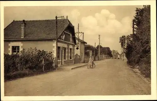 Ak Thésée Loir et Cher, La rue principale