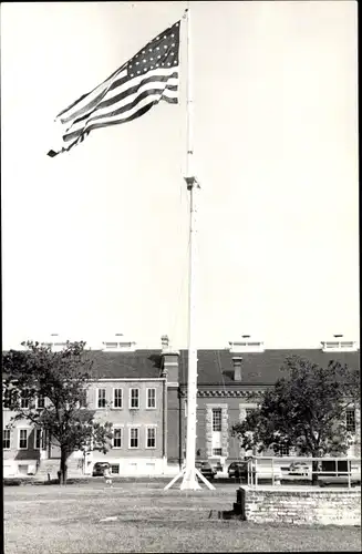 Ak Fort Smith Arkansas USA, National Historic Site, the Barracks, Courthouse & flag