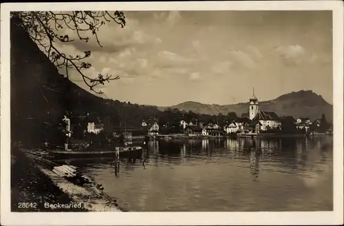 Ak Beckenried Kt. Nidwalden Schweiz, Uferpartie, Kirche