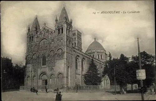 Ak Angoulême Charente, La Cathedrale