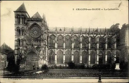 Ak Châlons en Champagne Marne, La Cathedrale