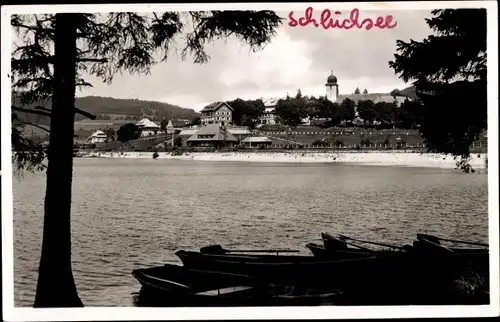 Ak Schluchsee Schwarzwald, Teilansicht vom Ort, See, angelegte Ruderboote