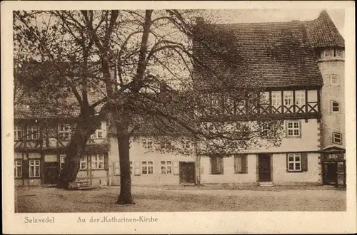 Ak Salzwedel in der Altmark, An der Katharinen Kirche