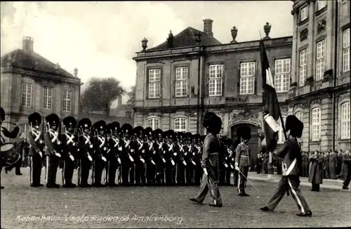 Ak København Kopenhagen Dänemark, Vagtparaden pa Amalienborg