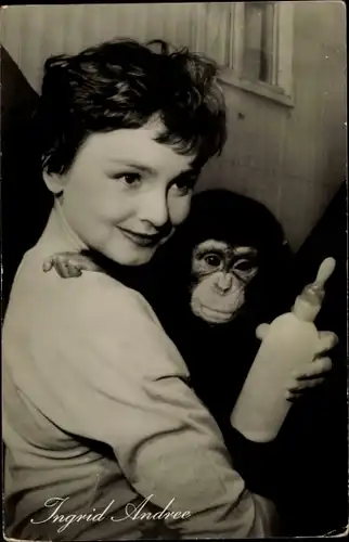 Ak Schauspielerin Ingrid Andrea, Portrait, Schimpanse