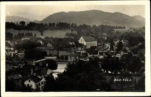 Ak Bad Tölz im Isartal Oberbayern, Totalansicht vom Ort, Vogelschau, Kirche, Fluss, Brücke