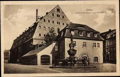 Ak Zittau in der Oberlausitz, Zittavia Brunnen mit Marstall