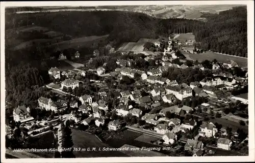 Ak Königsfeld im Schwarzwald Baar Kreis, Blick auf den Ort, Fliegeraufnahme