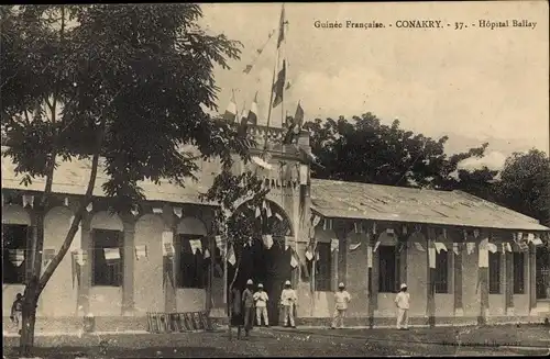 Ak Konakry Conakry Guinea, Hôpital Ballay, vue extérieure, porte d'entrée, hommes