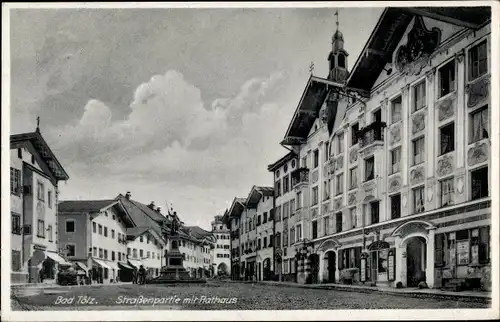 Ak Bad Tölz im Isartal Oberbayern, Straßenpartie, Rathaus, Fassade, Statue Kaspar III. Winzerer