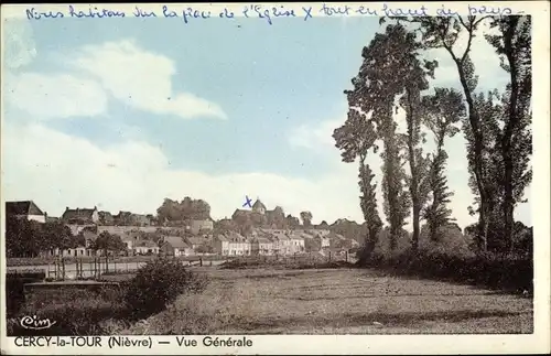 Ak Cercy la Tour Nièvre, vue générale de la ville, arbres, prairie