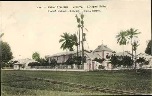 Ak Konakry Conakry Guinea, L'Hôpital Ballay, vue extérieure, rails