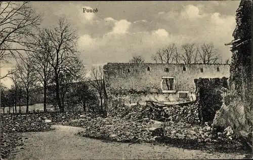 Ak Frankreich?, Poncé, Gebäuderuinen, deutsche Soldaten hinter einer Mauer, Kriegszerstörung I. WK