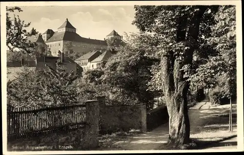 Ak Augustusburg im Erzgebirge, Wegpartie, Baum, Schloss