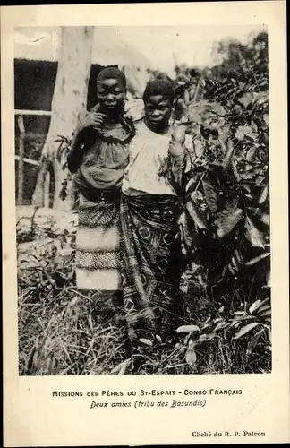 Ak Französisch Kongo, Deux amies, tribu des Basundis, portrait, Missions des Pères du St Esprit