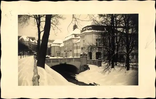 Foto Ak Bad Elster im Vogtland, Eifelpartie im Winter, Brücke, Inschrift 1908, Haus Bauer