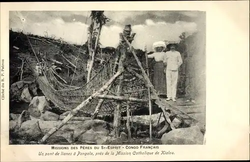 Ak Französisch Kongo, Missions des Pères du St. Esprit, Un pont de lianes à Pangala