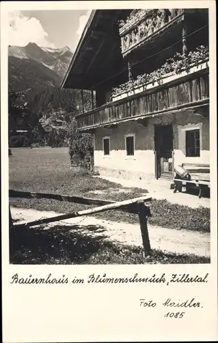 Ak Zillertal, Bauernhaus im Blumenschmuck